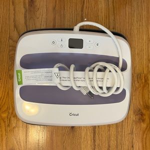 Cricut East Press 2 12x10 lilac